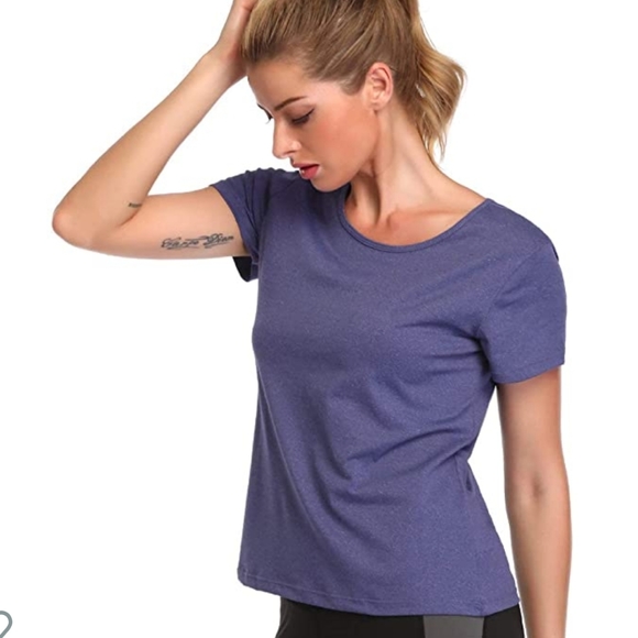 Women's workout shirt - Picture 1 of 7